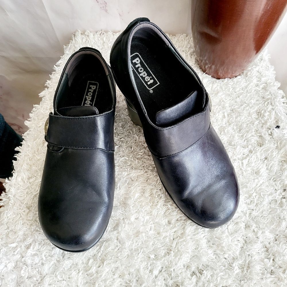 Propet like new super comfy clogs